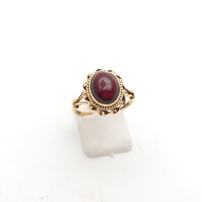 9ct Yellow Gold Vintage Oval Cabochon Garnet Solitaire With Rope Border Ring