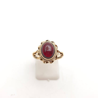 9ct Yellow Gold Vintage Oval Cabochon Garnet Solitaire With Rope Border Ring