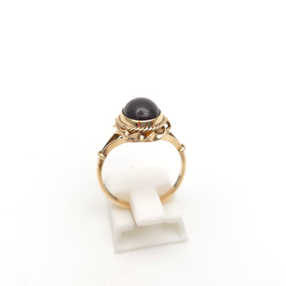 9ct Yellow Gold Vintage Oval Cabochon Garnet Solitaire With Rope Border Ring