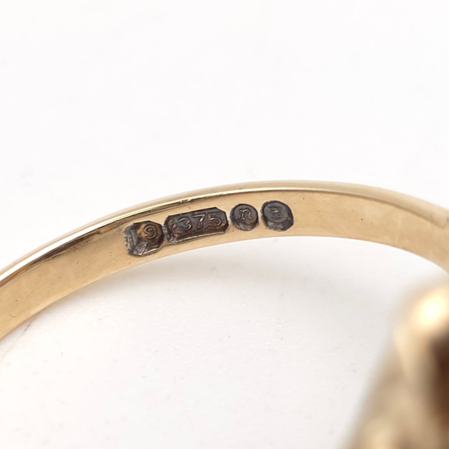 9ct Yellow Gold Vintage Oval Cabochon Garnet Solitaire With Rope Border Ring