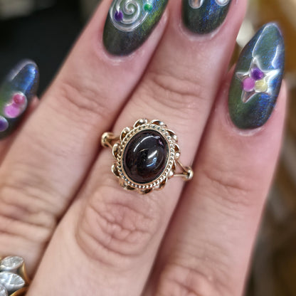9ct Yellow Gold Vintage Oval Cabochon Garnet Solitaire With Rope Border Ring