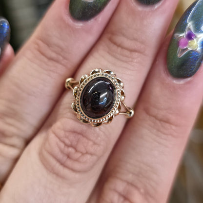 9ct Yellow Gold Vintage Oval Cabochon Garnet Solitaire With Rope Border Ring