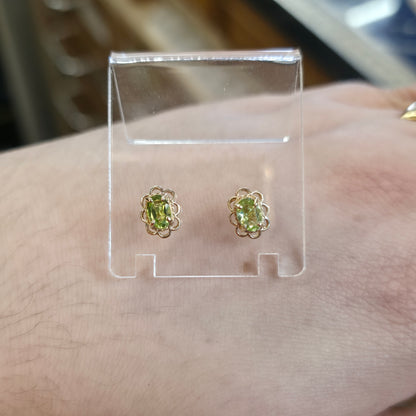 9ct Yellow Gold Traditional Oval Cut Peridot Scalloped Edge Stud Earrings