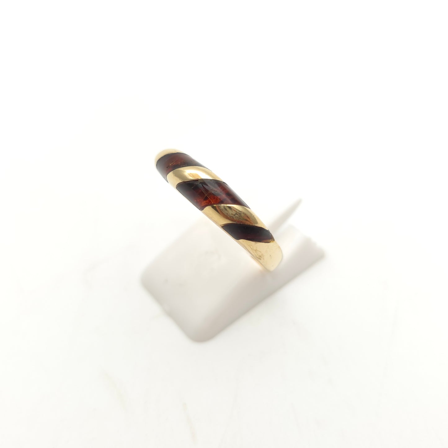 14ct Yellow Gold Striped Amber Set Bombe Band Ring