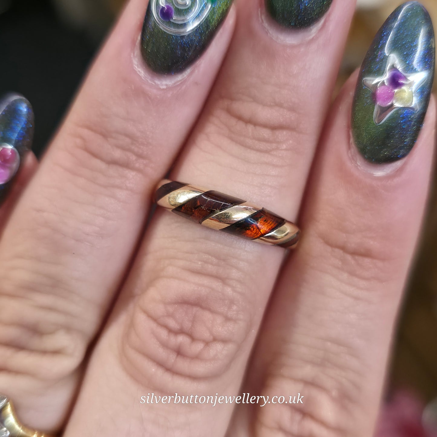 14ct Yellow Gold Striped Amber Set Bombe Band Ring