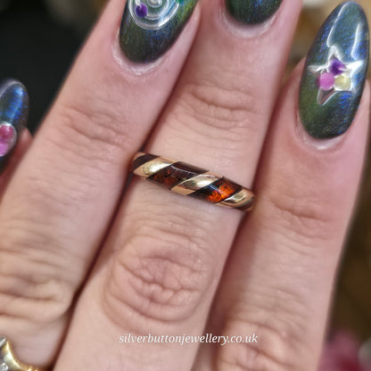 14ct Yellow Gold Striped Amber Set Bombe Band Ring