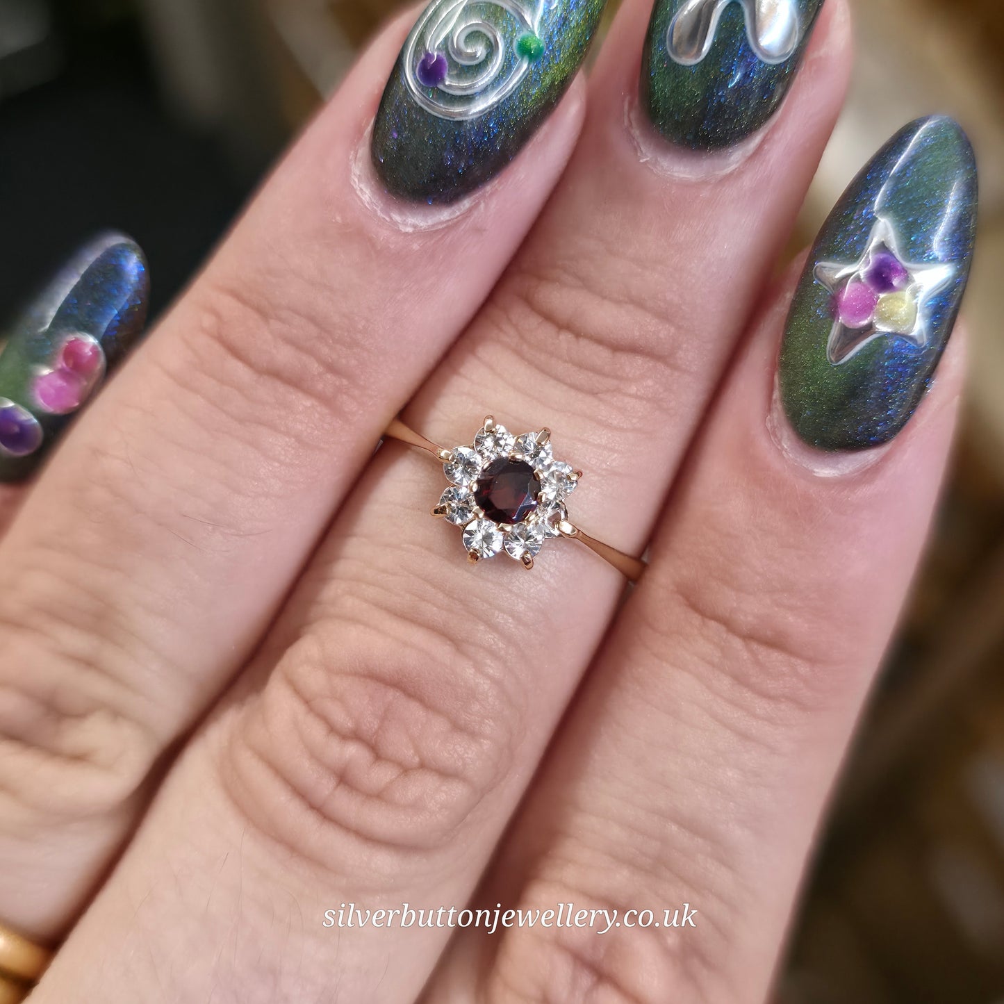 9ct Yellow Gold Traditional Round Cut Garnet And While Stone Cluster Ring