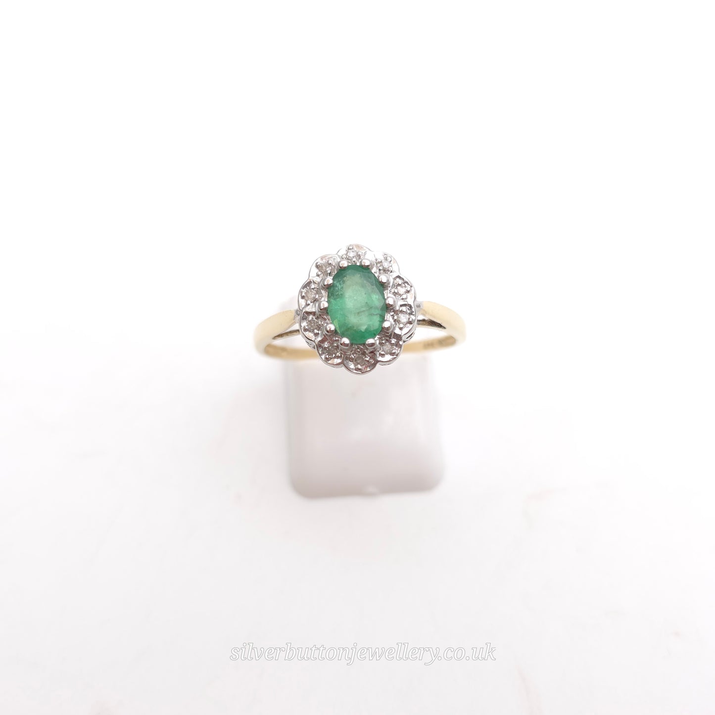 9ct Yellow Gold Vintage Oval Cut Emerald And Illusion Set Diamond Cluster Ring