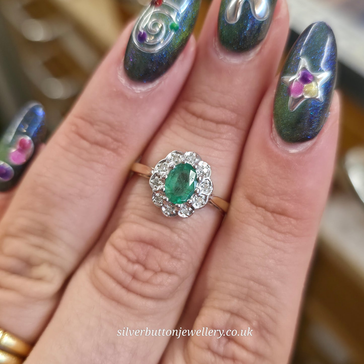 9ct Yellow Gold Vintage Oval Cut Emerald And Illusion Set Diamond Cluster Ring