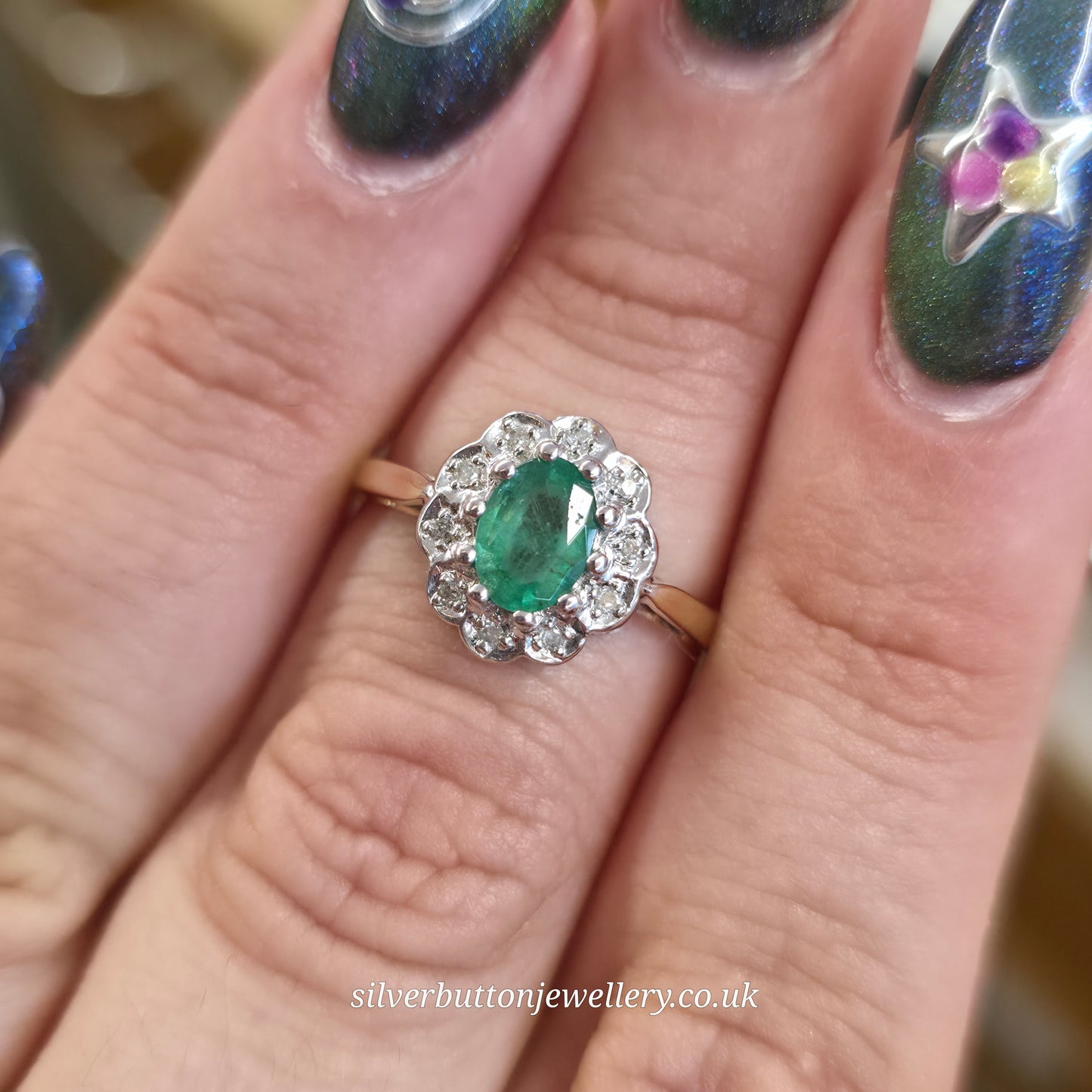 9ct Yellow Gold Vintage Oval Cut Emerald And Illusion Set Diamond Cluster Ring