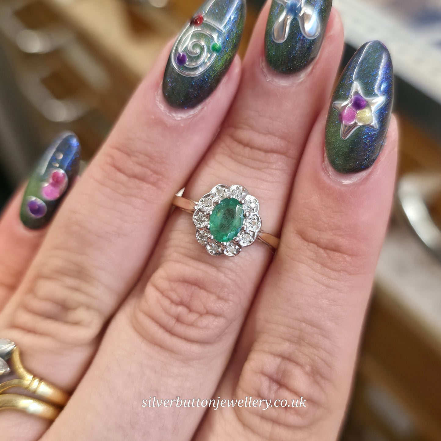 9ct Yellow Gold Vintage Oval Cut Emerald And Illusion Set Diamond Cluster Ring