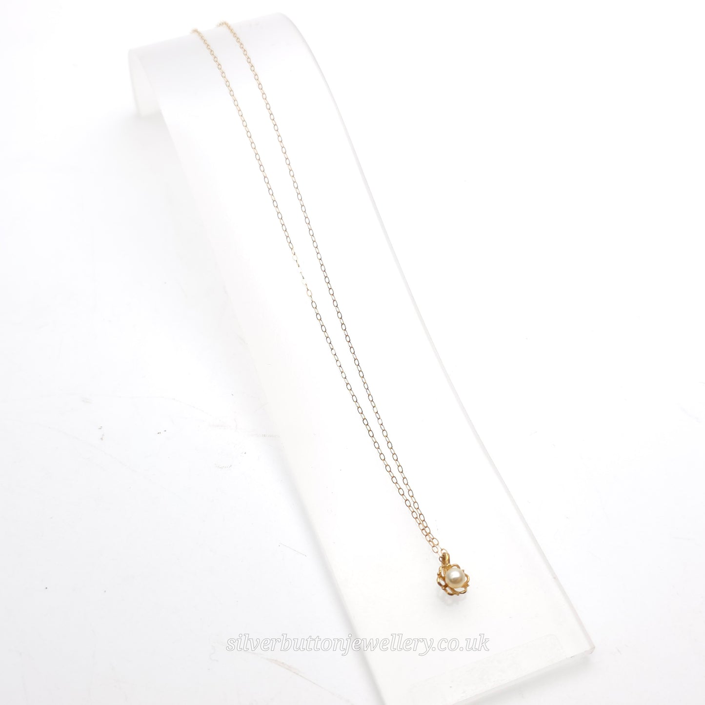 9ct Yellow Gold Small Lightweight Flower Pearl Pendant And Chain Necklace