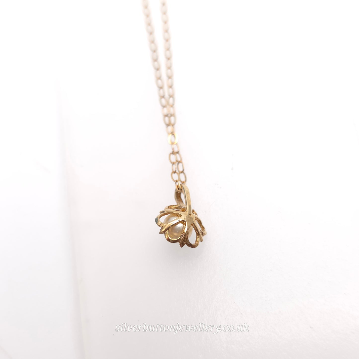9ct Yellow Gold Small Lightweight Flower Pearl Pendant And Chain Necklace