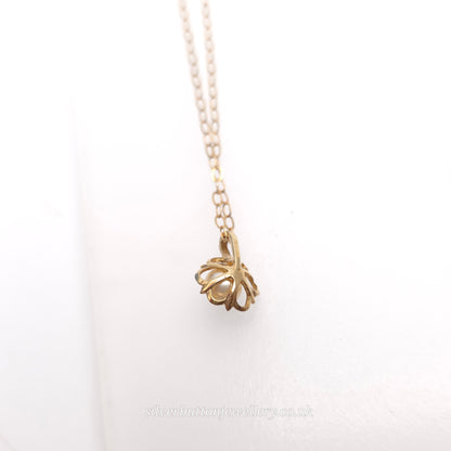 9ct Yellow Gold Small Lightweight Flower Pearl Pendant And Chain Necklace