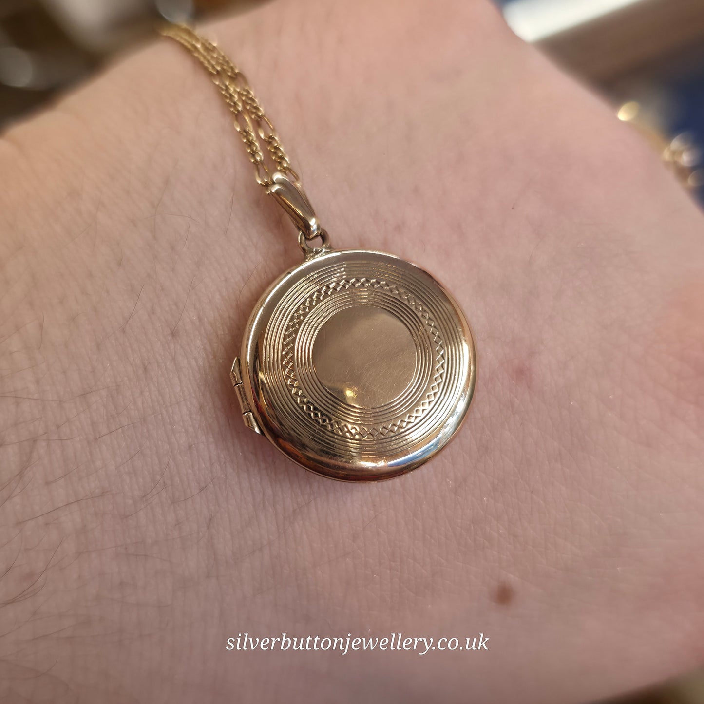 9ct Yellow Gold Vintage Round Engraved Locket On Figaro Chain 16"