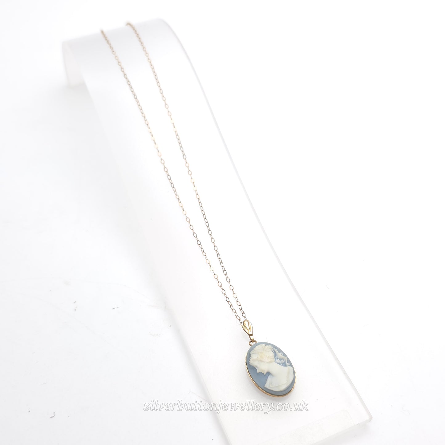 9ct Yellow Gold Vintage Blue And White Oval Wedgewood Panel Necklace