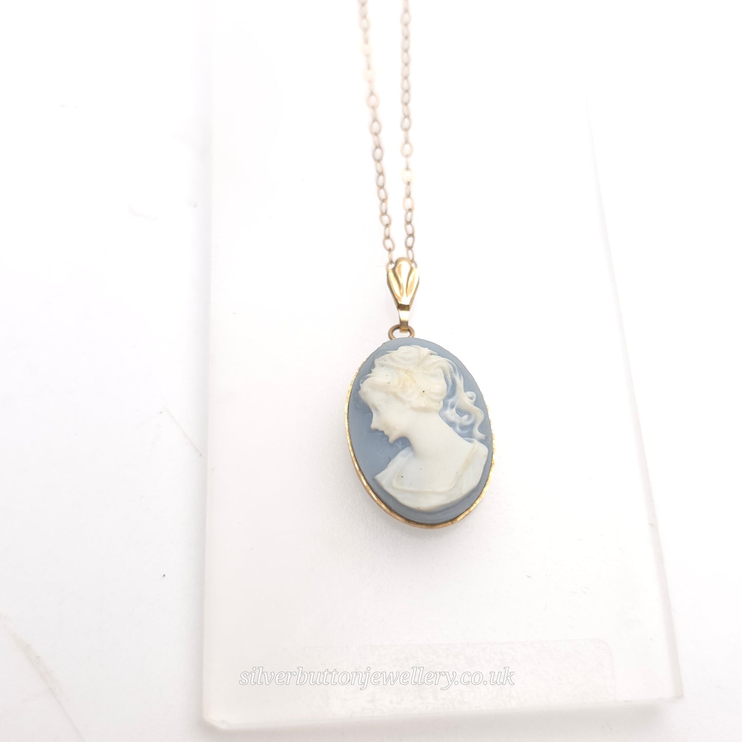 9ct Yellow Gold Vintage Blue And White Oval Wedgewood Panel Necklace