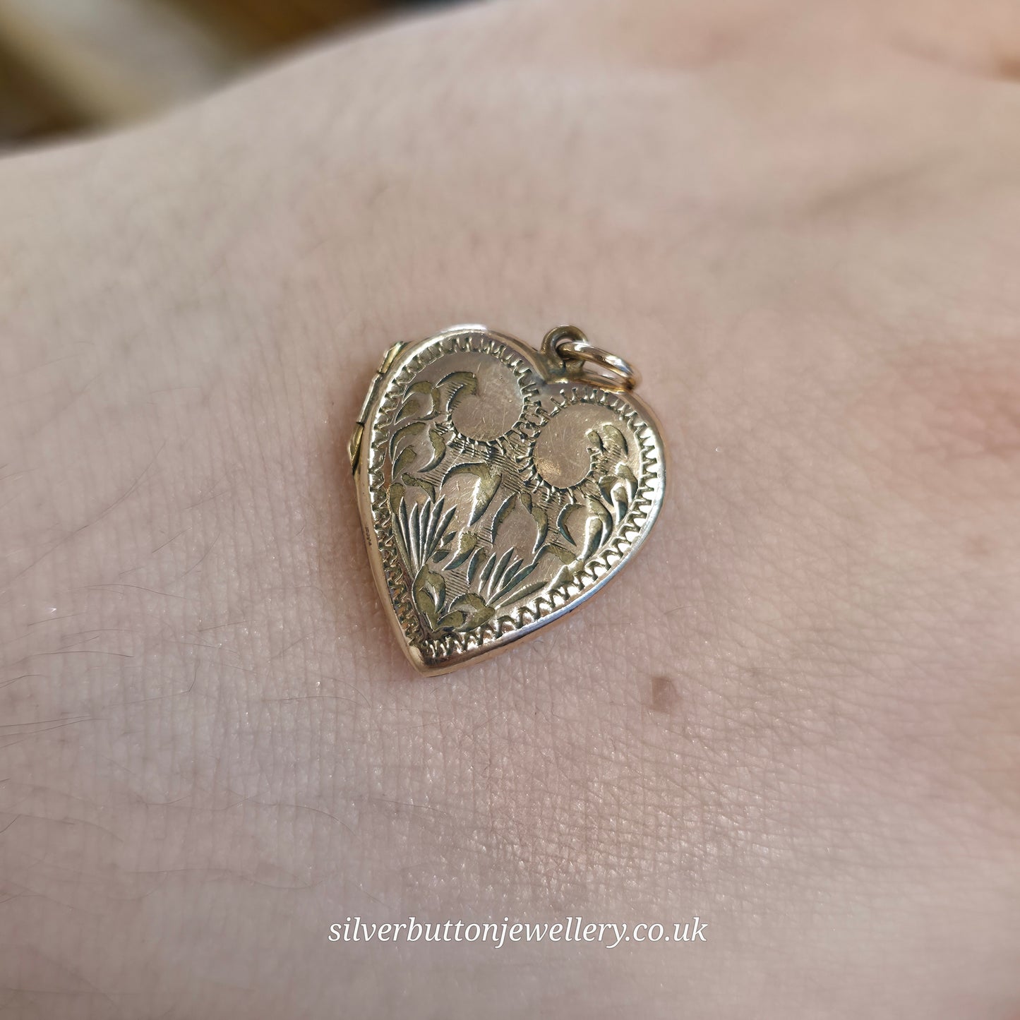 Rolled Gold Antique / Vintage Heart Shaped Engraved Patterned Locket