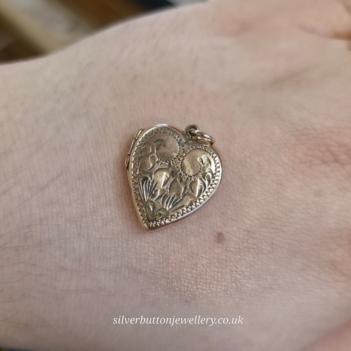 Rolled Gold Antique / Vintage Heart Shaped Engraved Patterned Locket