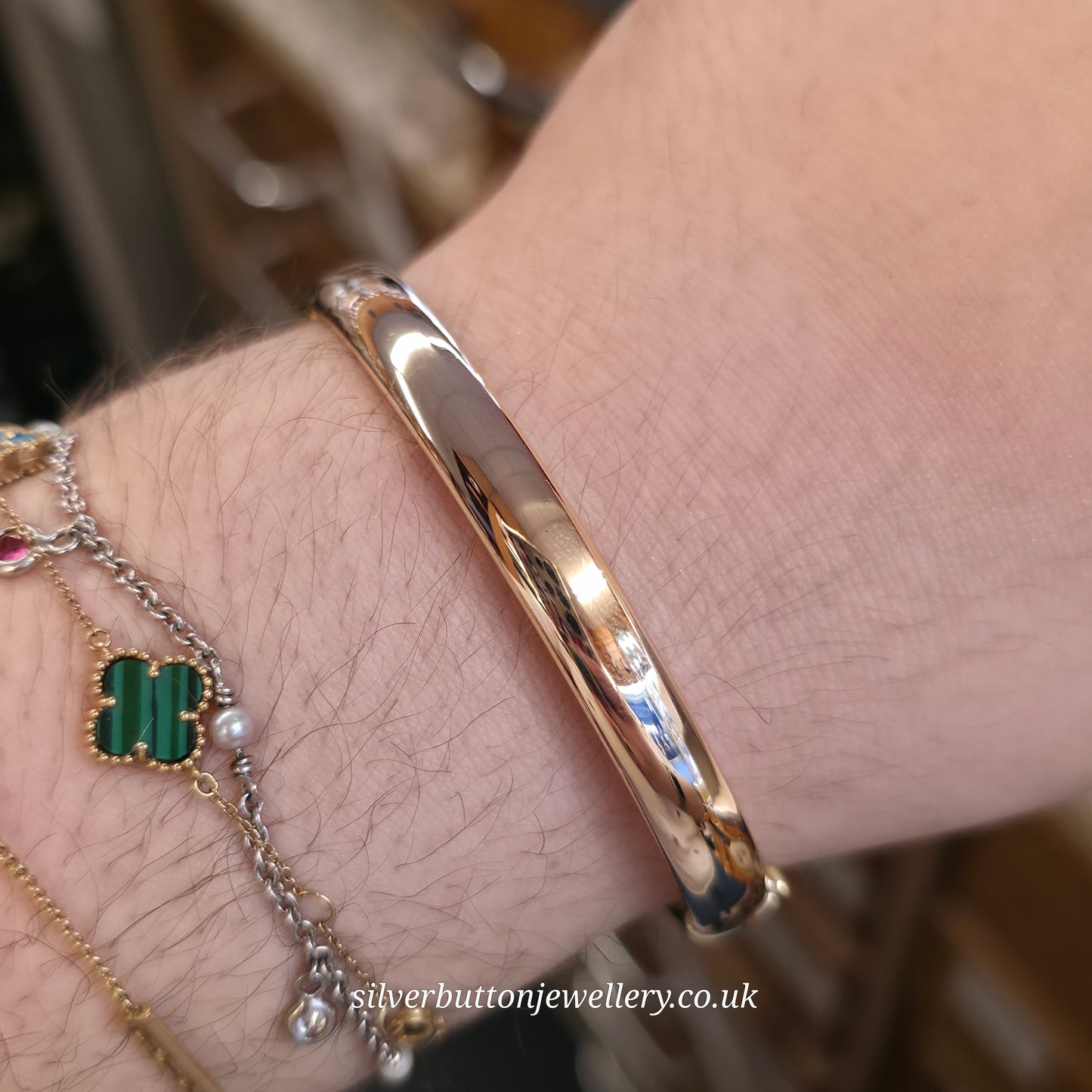 9ct Yellow Gold Oval Hollow Plain Polished Hinged Bangle