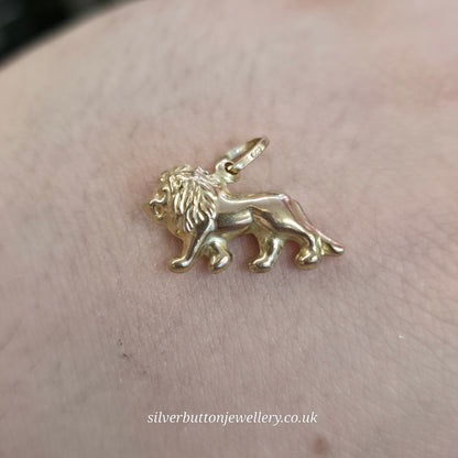 9ct Yellow Gold Vintage Hollow Lion Charm / Pendant Piece