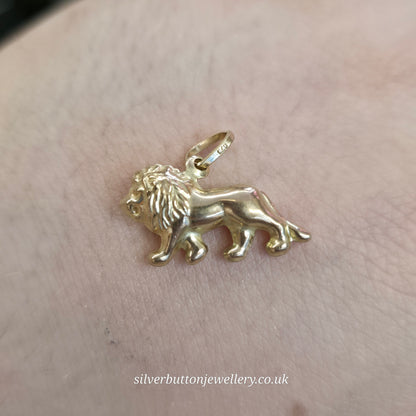 9ct Yellow Gold Vintage Hollow Lion Charm / Pendant Piece