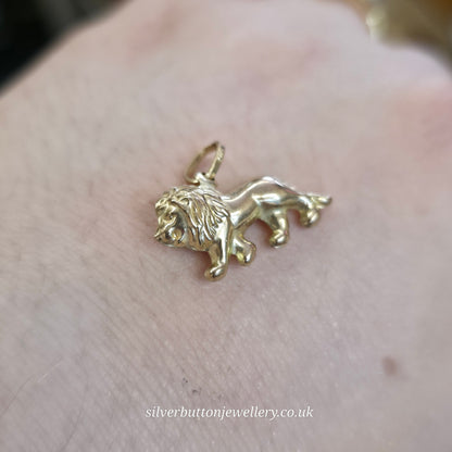 9ct Yellow Gold Vintage Hollow Lion Charm / Pendant Piece