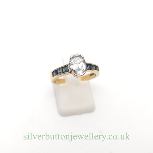 9ct Yellow Gold Vintage Oval White Stone And Sapphire Shoulders Ring