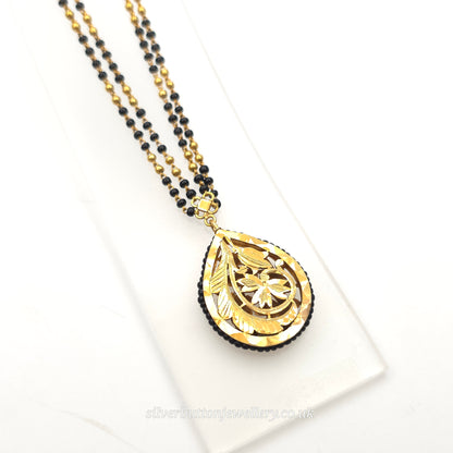 18ct Yellow Gold Vintage Black Glass Bead Floral Openwork Pendant Necklace