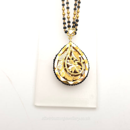 18ct Yellow Gold Vintage Black Glass Bead Floral Openwork Pendant Necklace