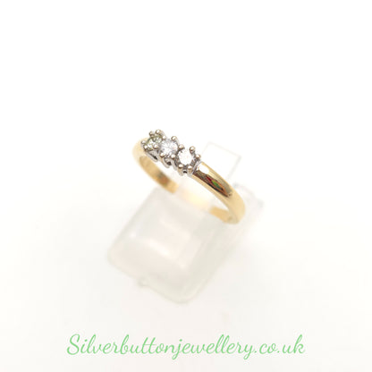 18ct Yellow Gold Vintage Round Cut Diamond Three Stone Trilogy Band Ring