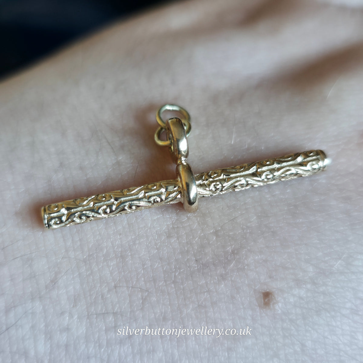 9ct Yellow Gold Vintage Swirly Engraved Patterned T-Bar Pendant Piece