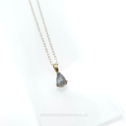 9ct Yellow Gold Vintage Small Pear Cabochon Labradorite Pendant Necklace