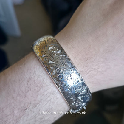 Sterling Silver Vintage 1940s Foliate Scrollwork Engraved Hinged Bangle