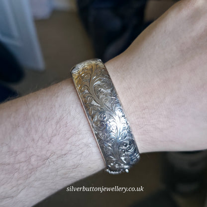 Sterling Silver Vintage 1940s Foliate Scrollwork Engraved Hinged Bangle
