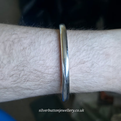 Sterling Silver Vintage Polished Medium Weight Hollow Tubular Pipe Bangle