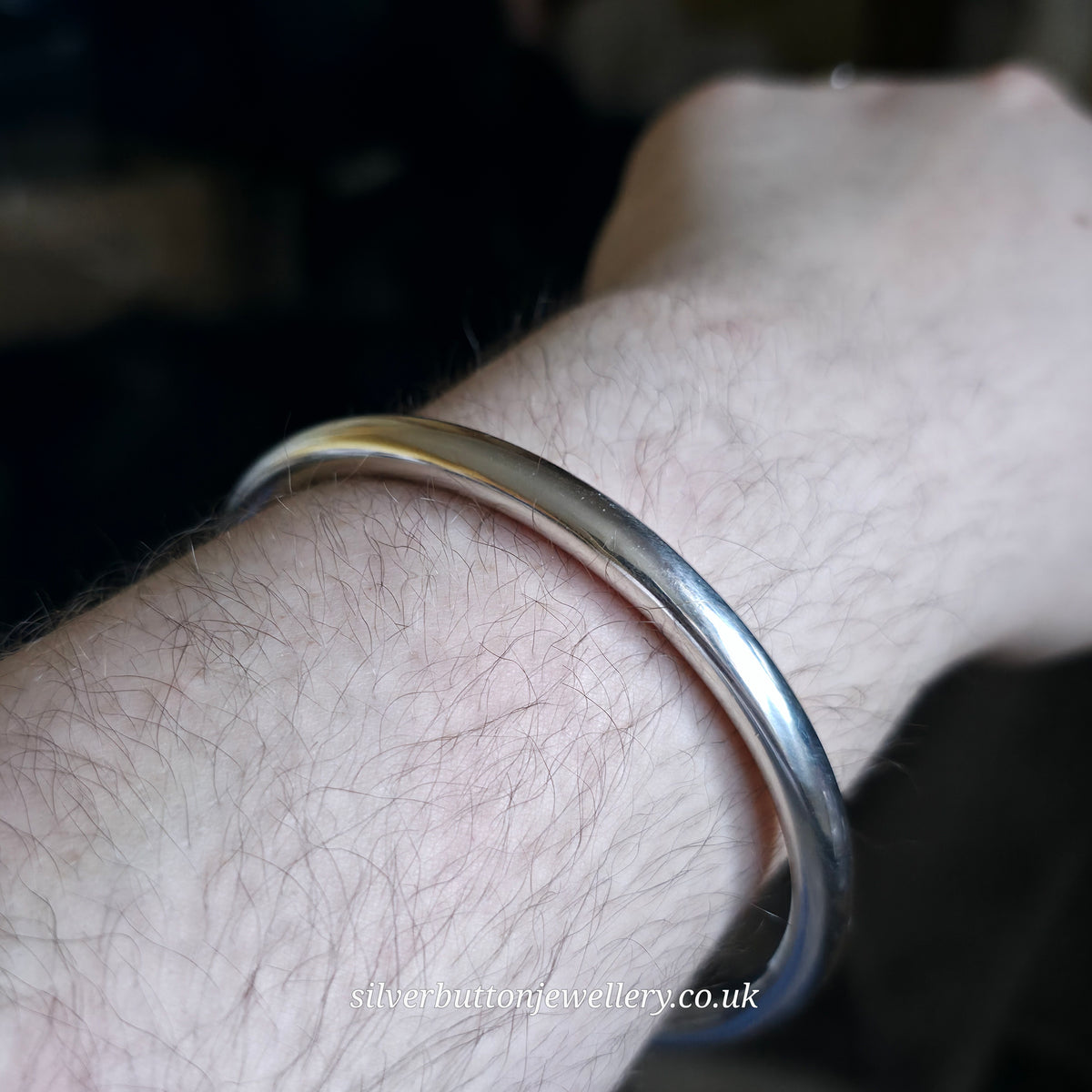 Sterling Silver Vintage Polished Medium Weight Hollow Tubular Pipe Bangle