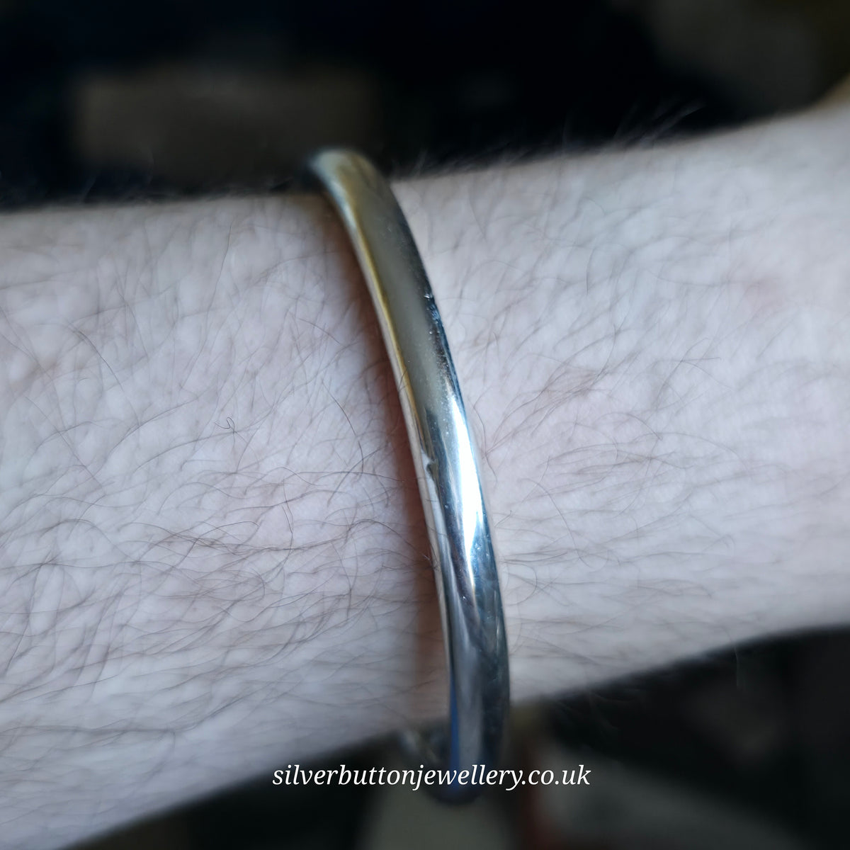 Sterling Silver Vintage Polished Medium Weight Hollow Tubular Pipe Bangle