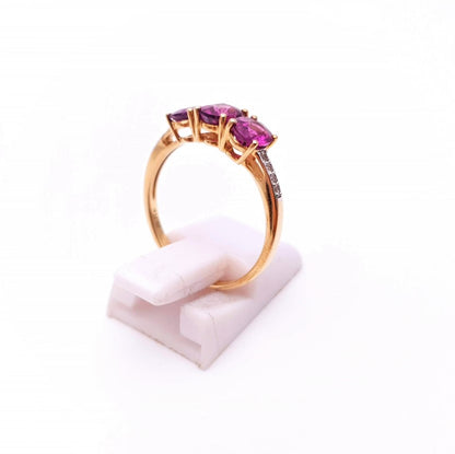 9ct yellow gold 3 Stone Amethyst and White stone shoulders Ring