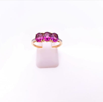 9ct yellow gold 3 Stone Amethyst and White stone shoulders Ring