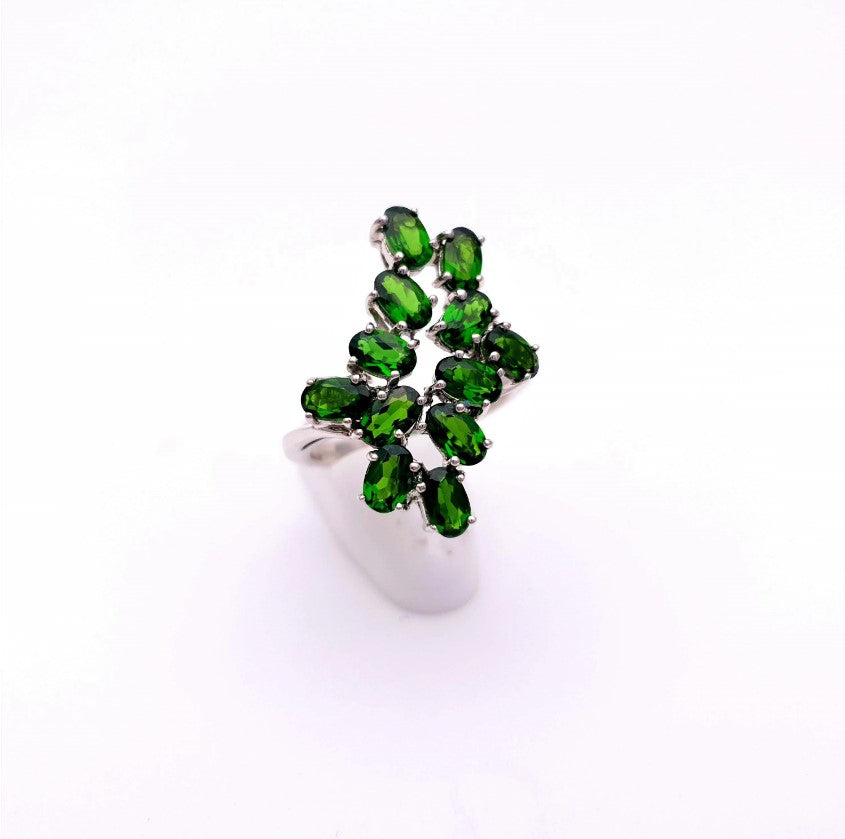 9ct White Gold Large and unusual design Green stone cluster ring