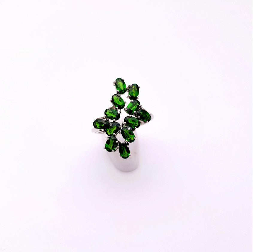 9ct White Gold Large and unusual design Green stone cluster ring