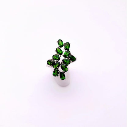 9ct White Gold Large and unusual design Green stone cluster ring