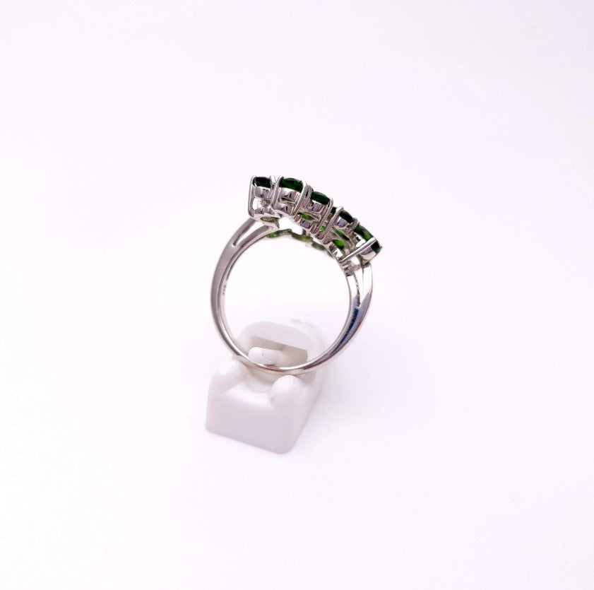 9ct White Gold Large and unusual design Green stone cluster ring