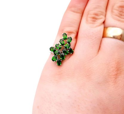 9ct White Gold Large and unusual design Green stone cluster ring