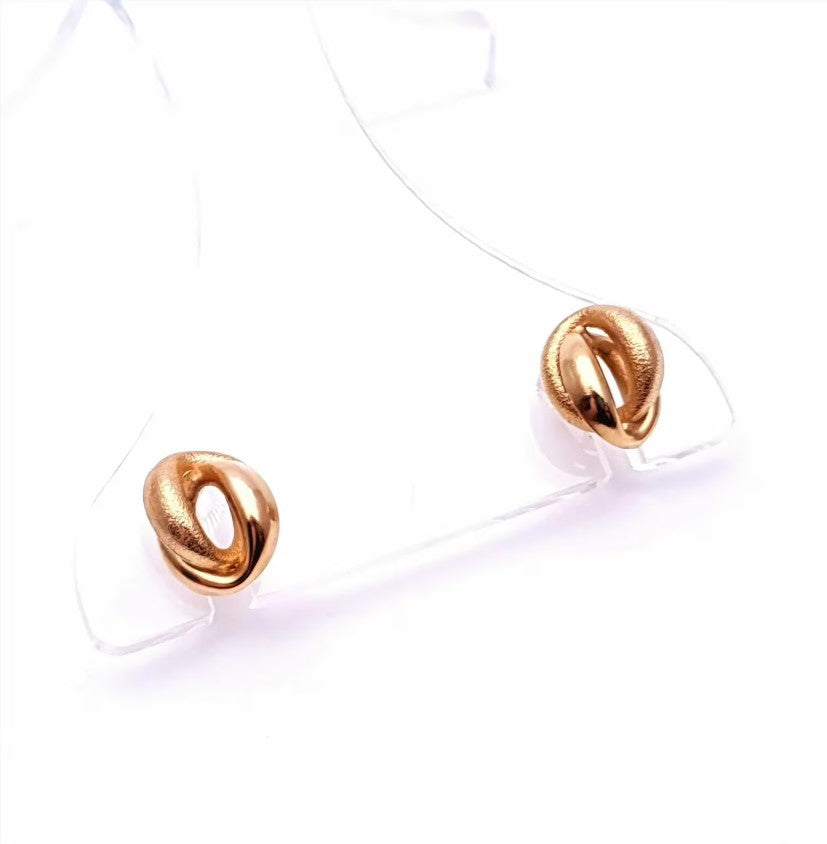 9ct yellow gold interlinking oval stud earrings