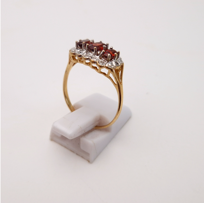 9ct yellow gold traditional 3 stone garnet and diamond ring