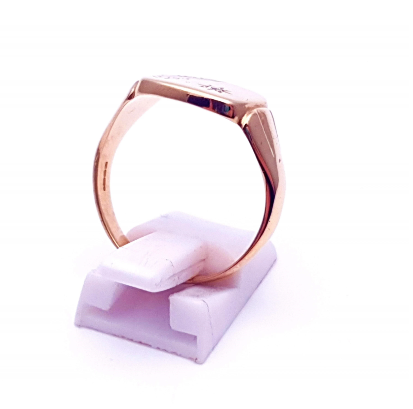 9ct Yellow Gold Square Shaped Diamond Set Gents Signet Ring