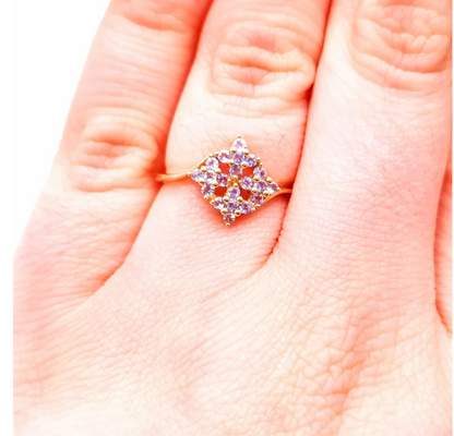 9ct yellow gold lilac stone Diamond shaped Ring