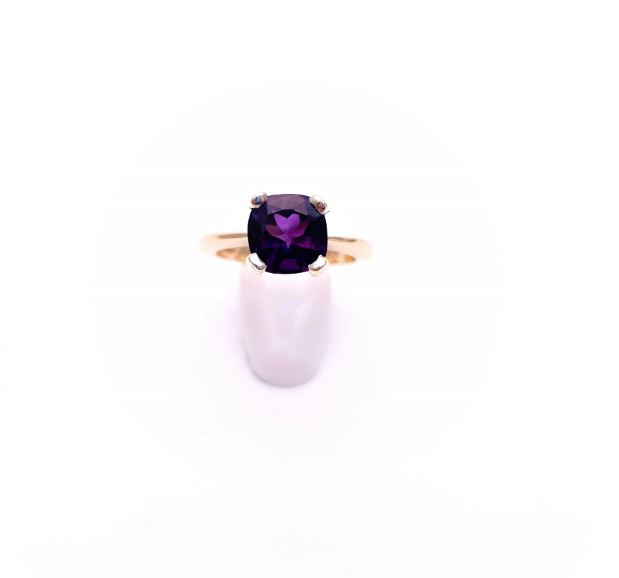 9ct yellow gold cushion cut amethyst solitaire ring